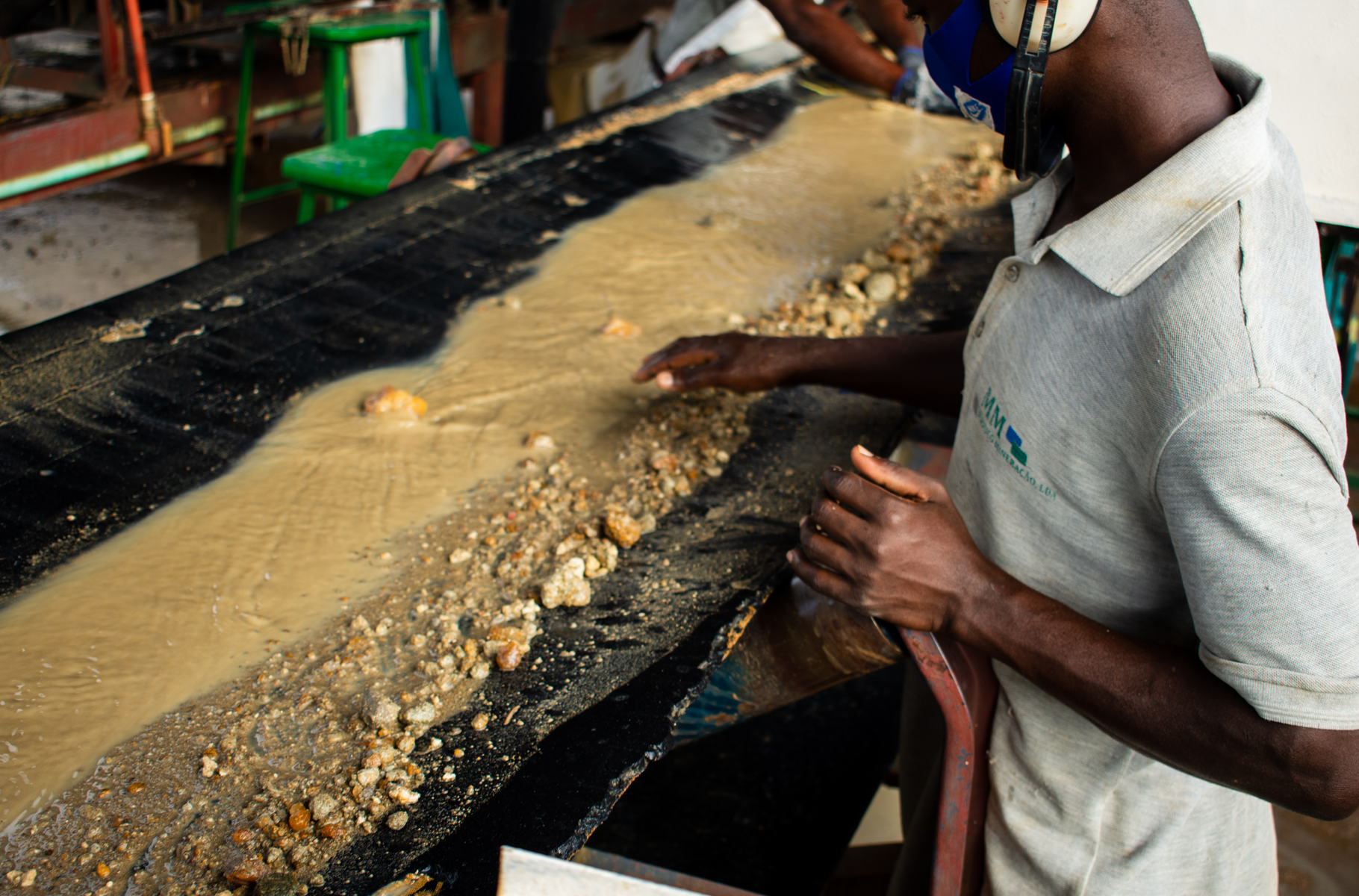 Wash plant worker sorting Paraíba tourmaline in Mozambique