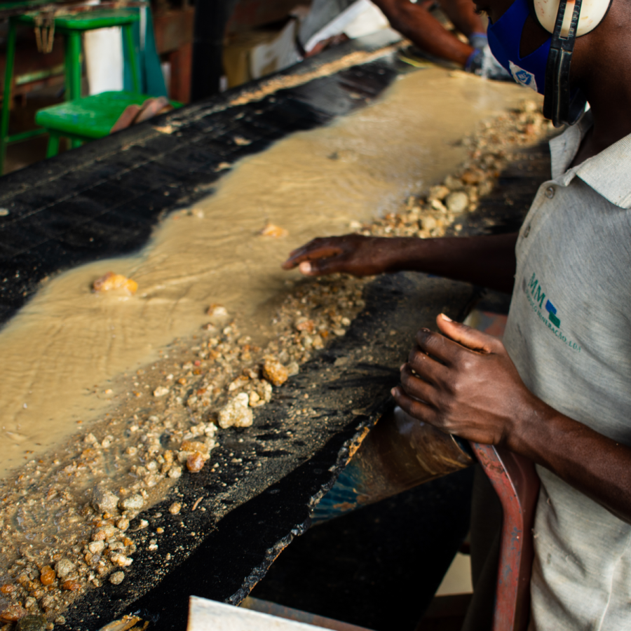 Wash Plant Worker Sorting